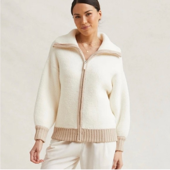 aerie Jackets & Blazers - Aerie - Cozy cream full zip sherpa jacket. Size small.